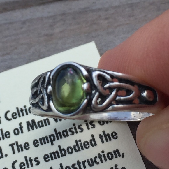 Triskele Ring .925 Sterling Silver w/ Peridot - Picture 3 of 8